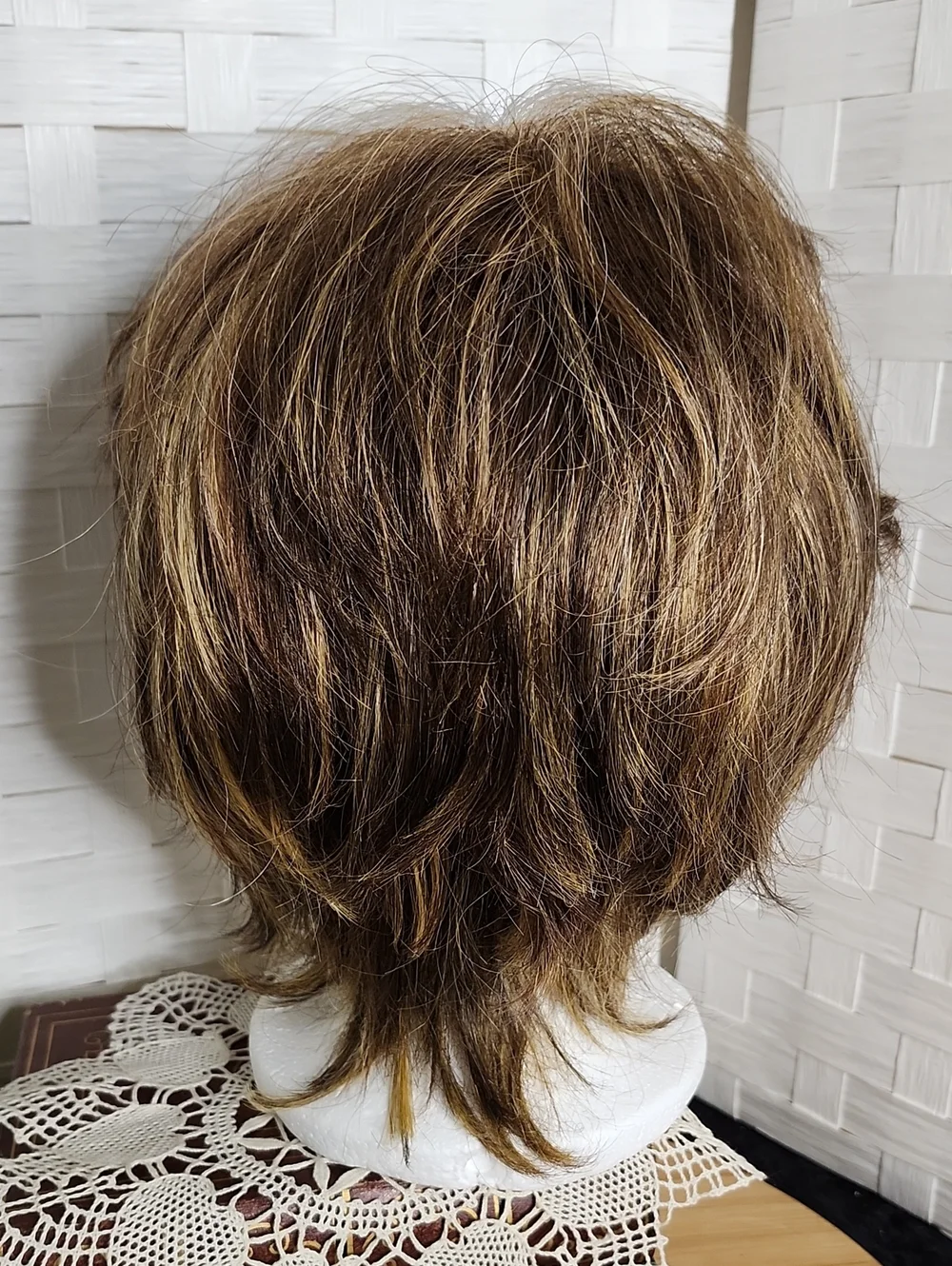 👉*BOBBY BOSS* ESCARA COLLECTION ~CUTE SHAG/ PIXIE BRUNETTE WIG W/ WARM CARAMEL